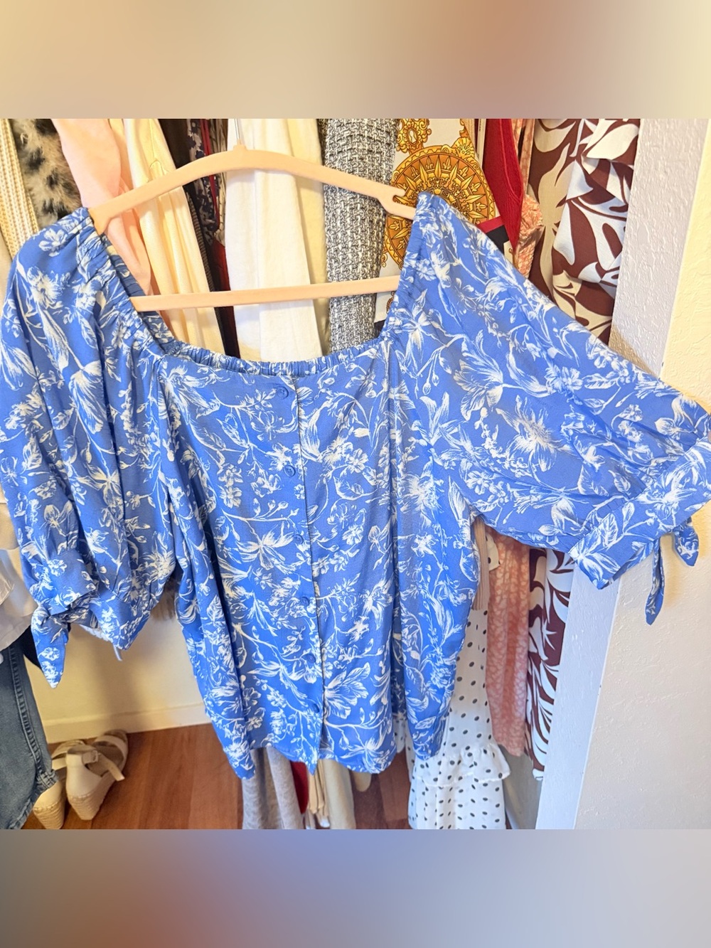 LC Lauren Conrad Blue Floral Puff Sleeve Blouse Plus-size